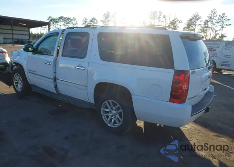 2010 Chevrolet Suburban 1500 Ltz z USA, uszkodzony, nr VIN 1GNUCKE07AR101859